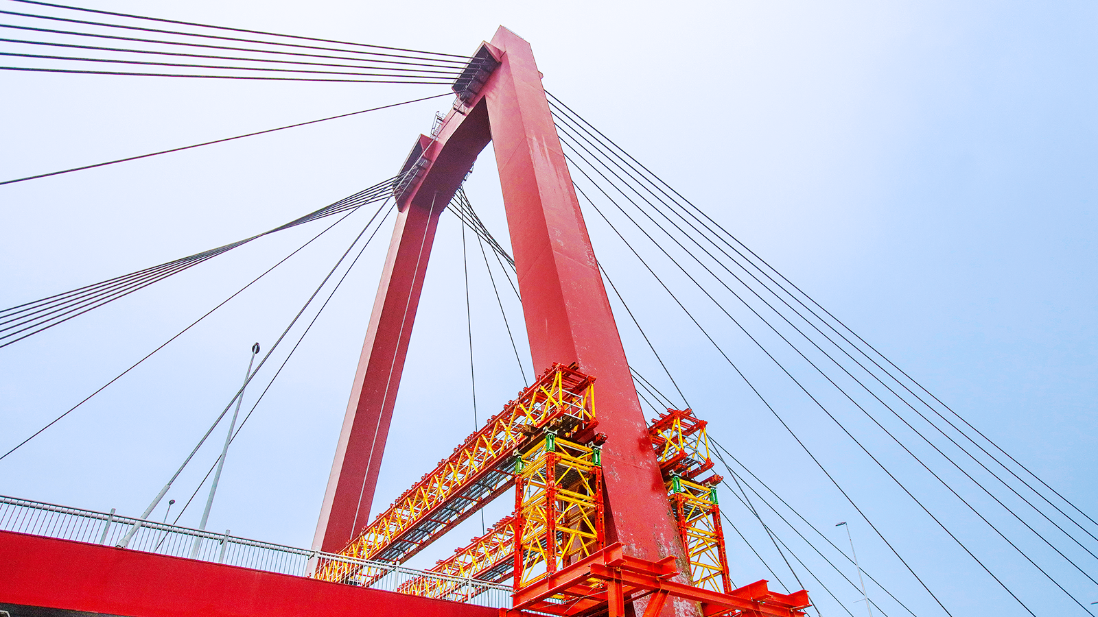 Complete solution from a single source: VARIOKIT and PERI UP stand out for bridge renovation