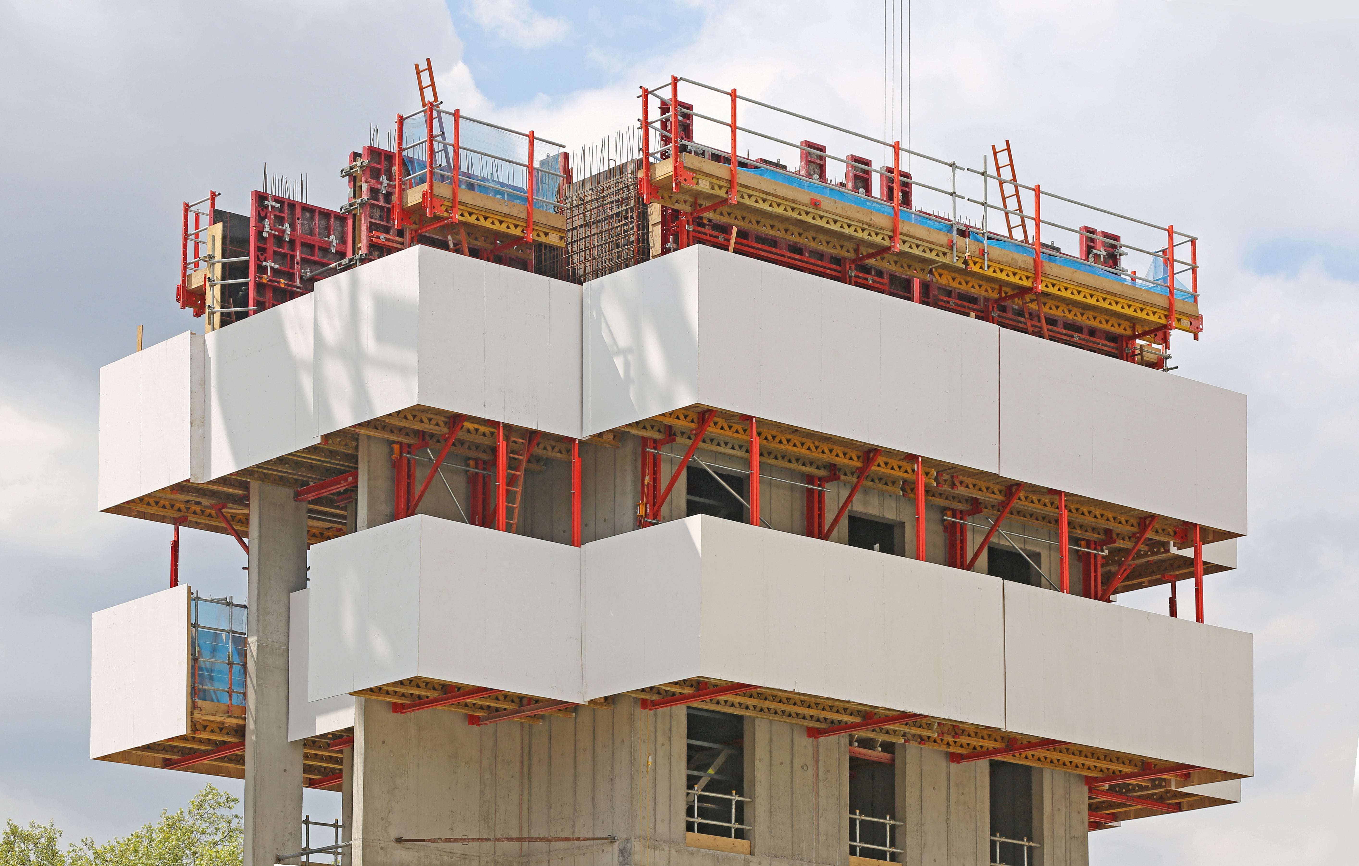 MAXIMO Panel Formwork and the RCS Rail Climbing System we used to achieve this clean concrete finish whilst at height.
